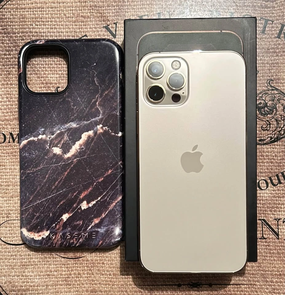 (86%)iPhone 12 Pro 256GB - Great Condition + Accessories