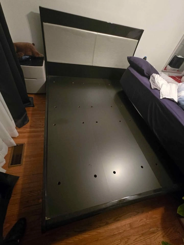 Queen size platform bed - photo 2