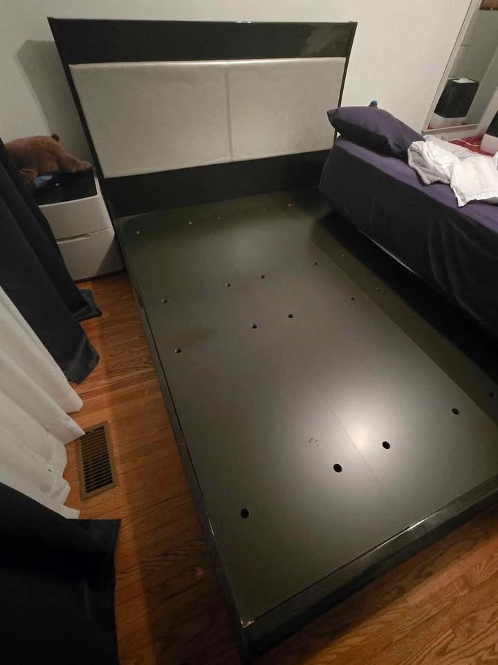 Queen size platform bed - photo 3