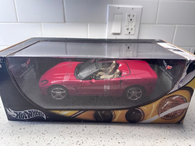 Hot Wheels 1:18 Corvette Model Car