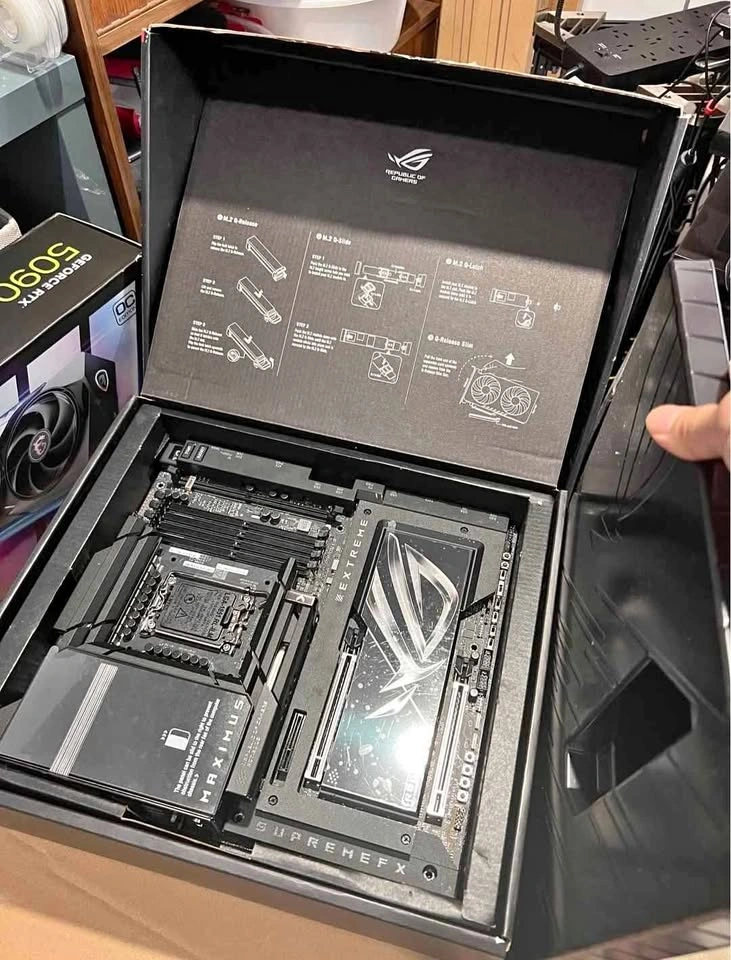 ASUS ROG Maximus Z890 Extreme Motherboard