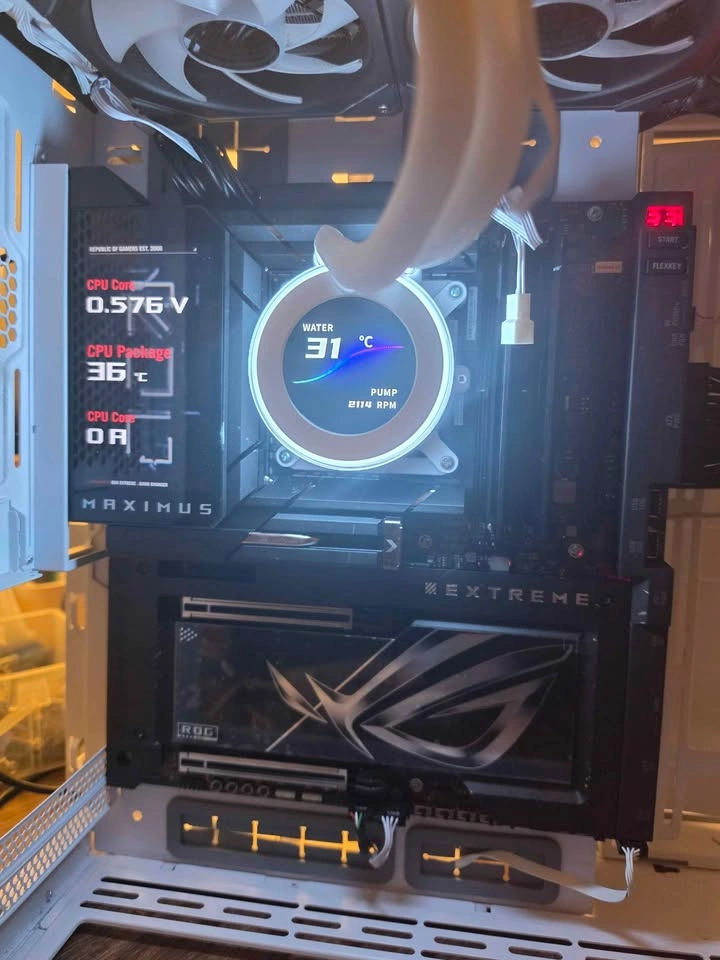 ASUS ROG Maximus Z890 Extreme Motherboard - photo 4