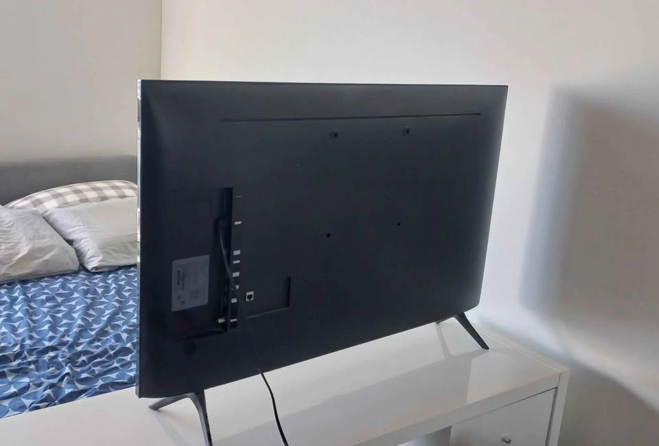 Samsung 43" Crystal UHD 4K Smart TV CU7000 - photo 3