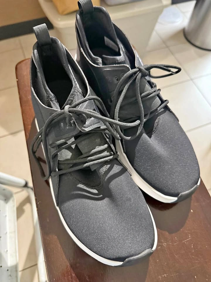 Reebok Sneakers - women’s 9.5