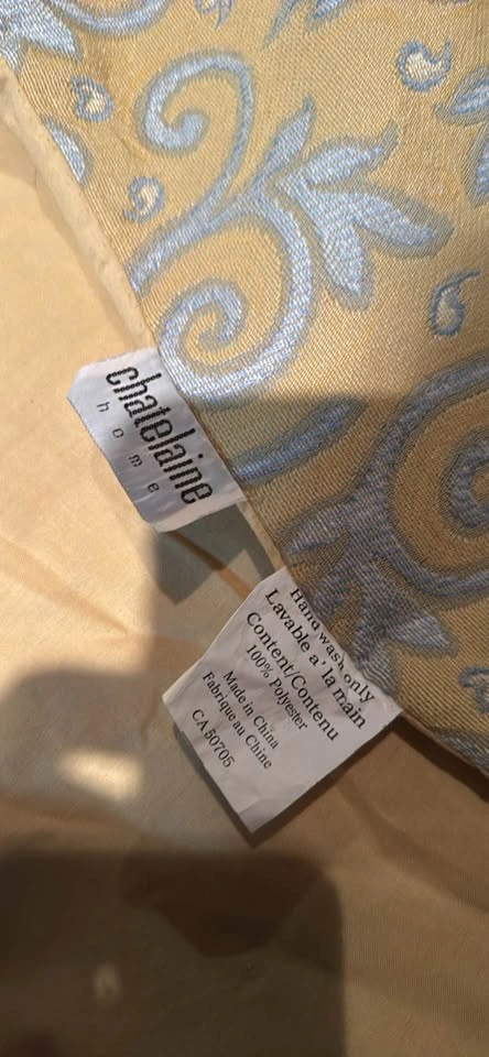 New king size bedding set w pillow cases, duvet, and skirting - photo 3