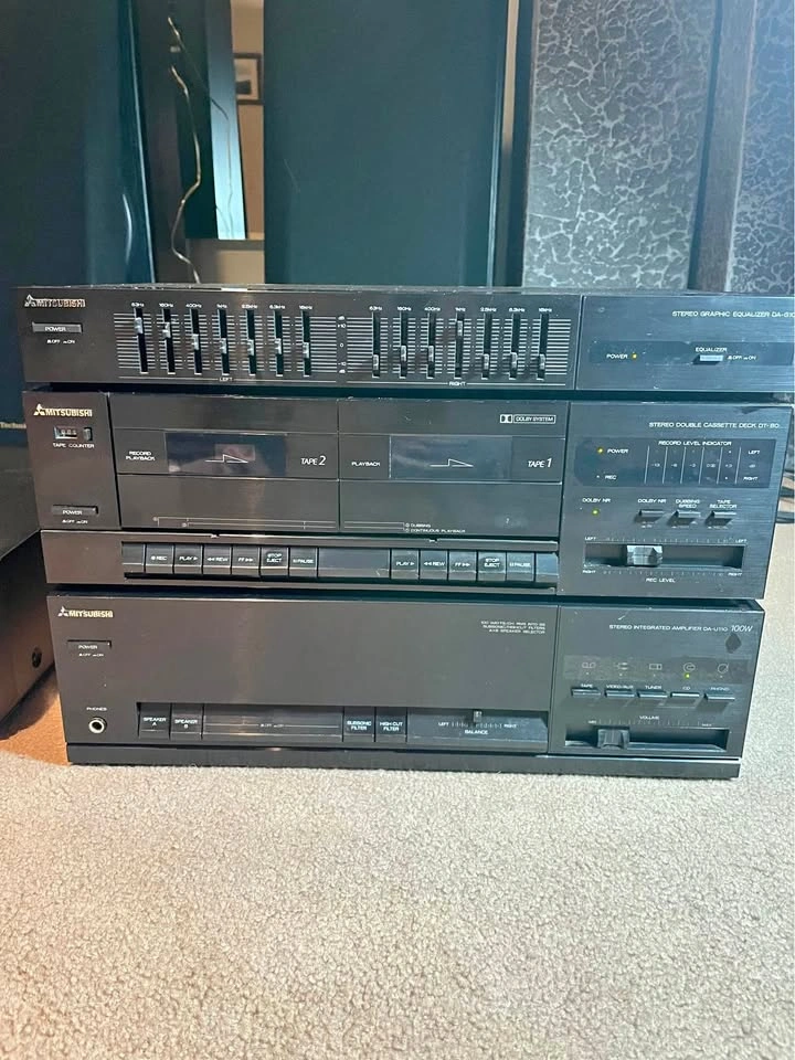 3 piece Mitsubishi Stereo w amp double tape graphic equalizer