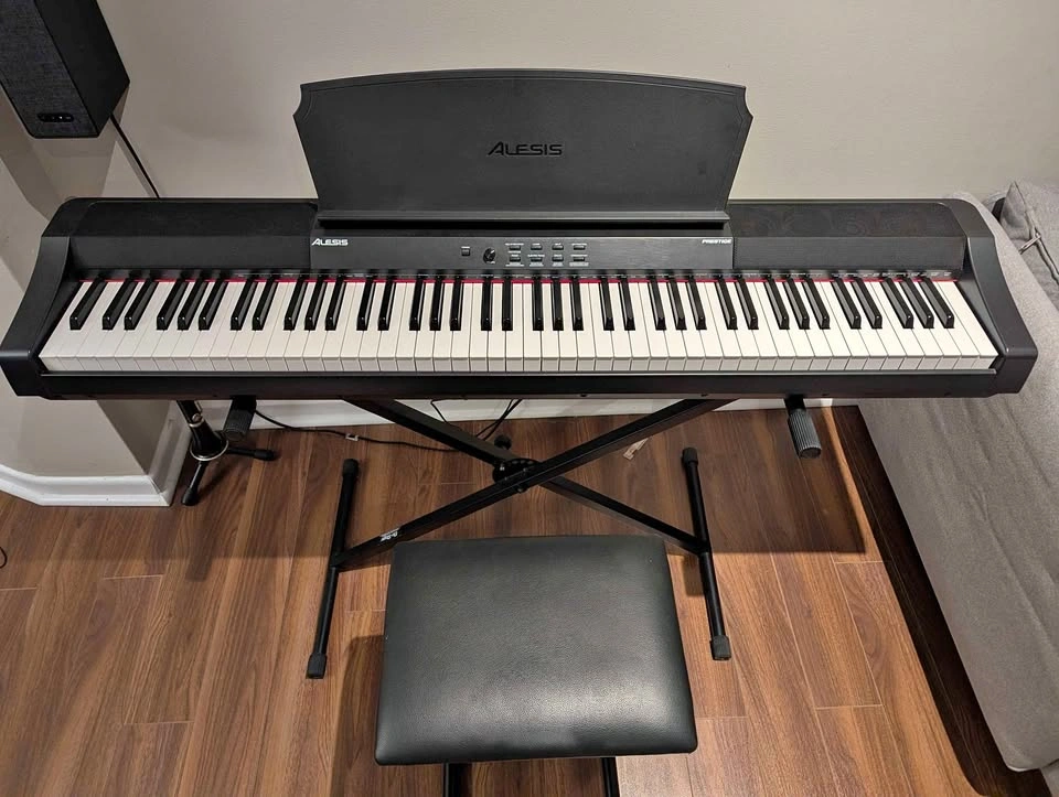 Piano Alesis Prestige with stand and seat