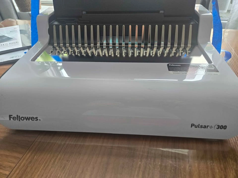 Fellowes Pulsar + 300 Manual Comb Binding Machine - Great Condit - photo 2