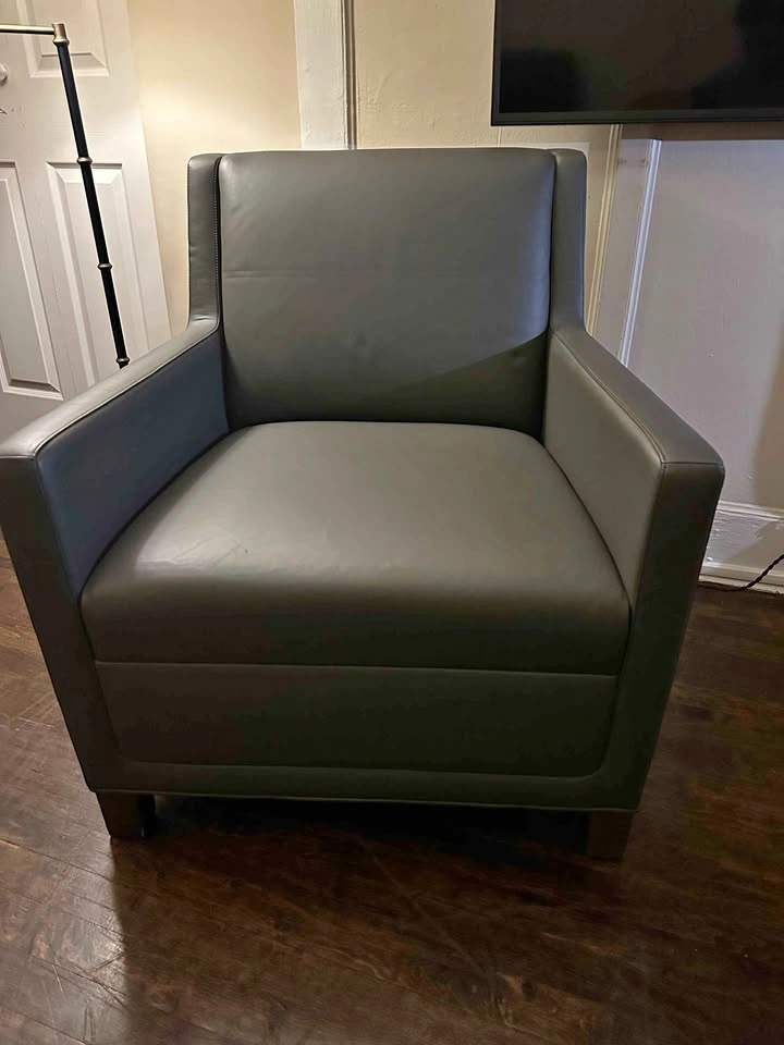 Bernhardt Genuine Leather Lounge Chair / Executive Office Armcha