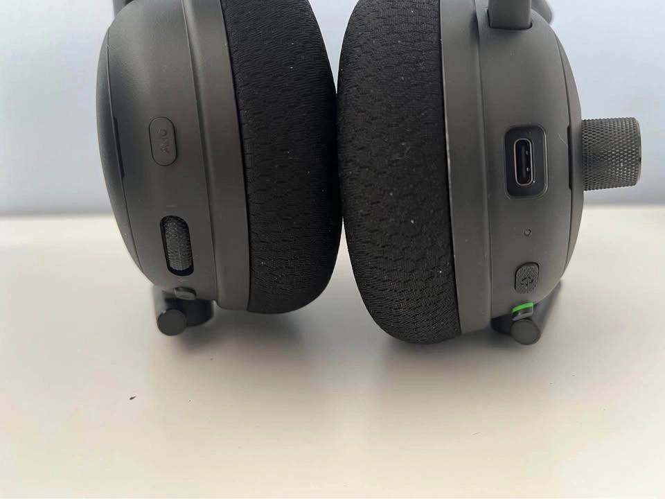 Razer BlackShark V3 Pro Wireless Xbox Headset - photo 4