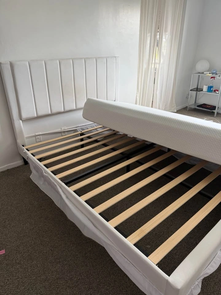 Queen Size Bed Frame + Mattress for Sale - photo 3