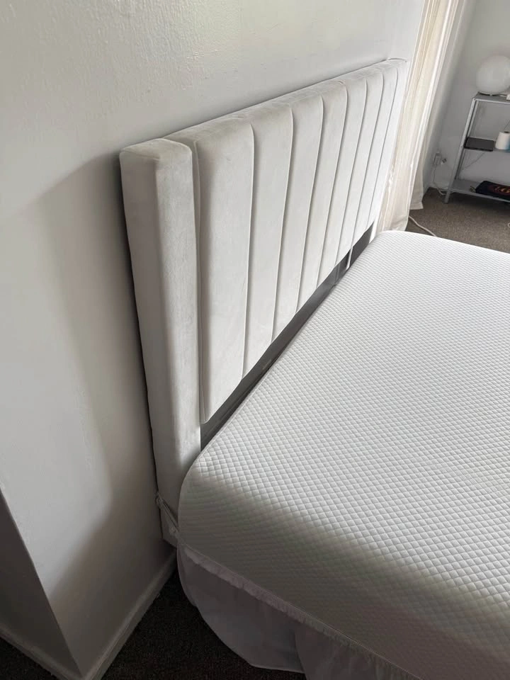 Queen Size Bed Frame + Mattress for Sale - photo 4
