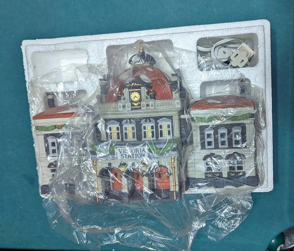 Department 56 - Dickens' Village Series - Victoria Station