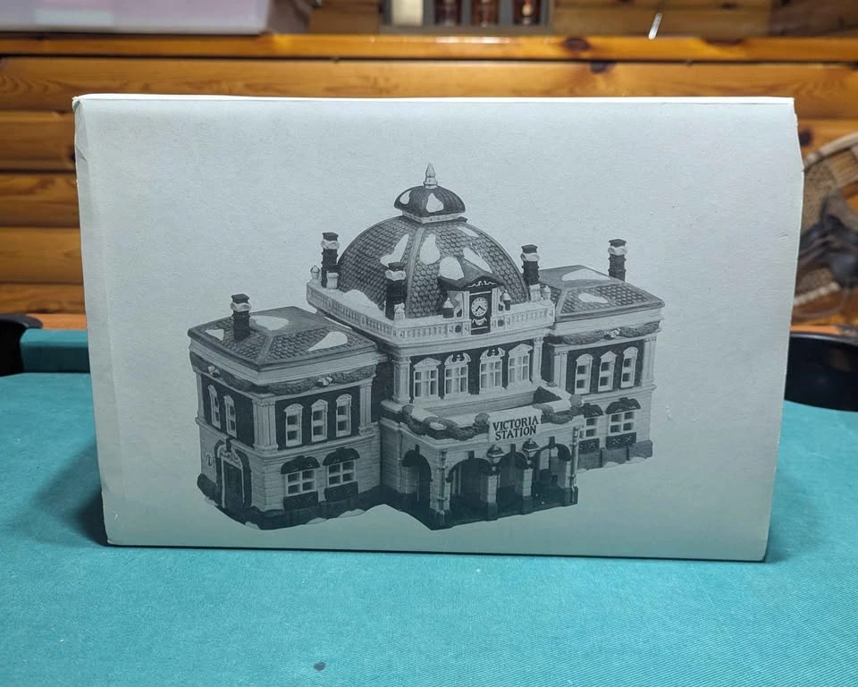 Department 56 - Dickens' Village Series - Victoria Station - photo 3