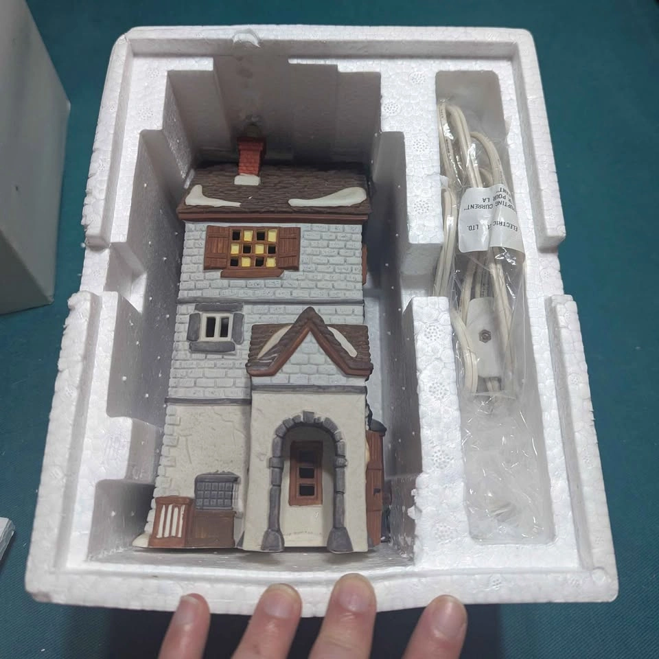 Department 56 - Dickens' Village Series - Poulterer - photo 4