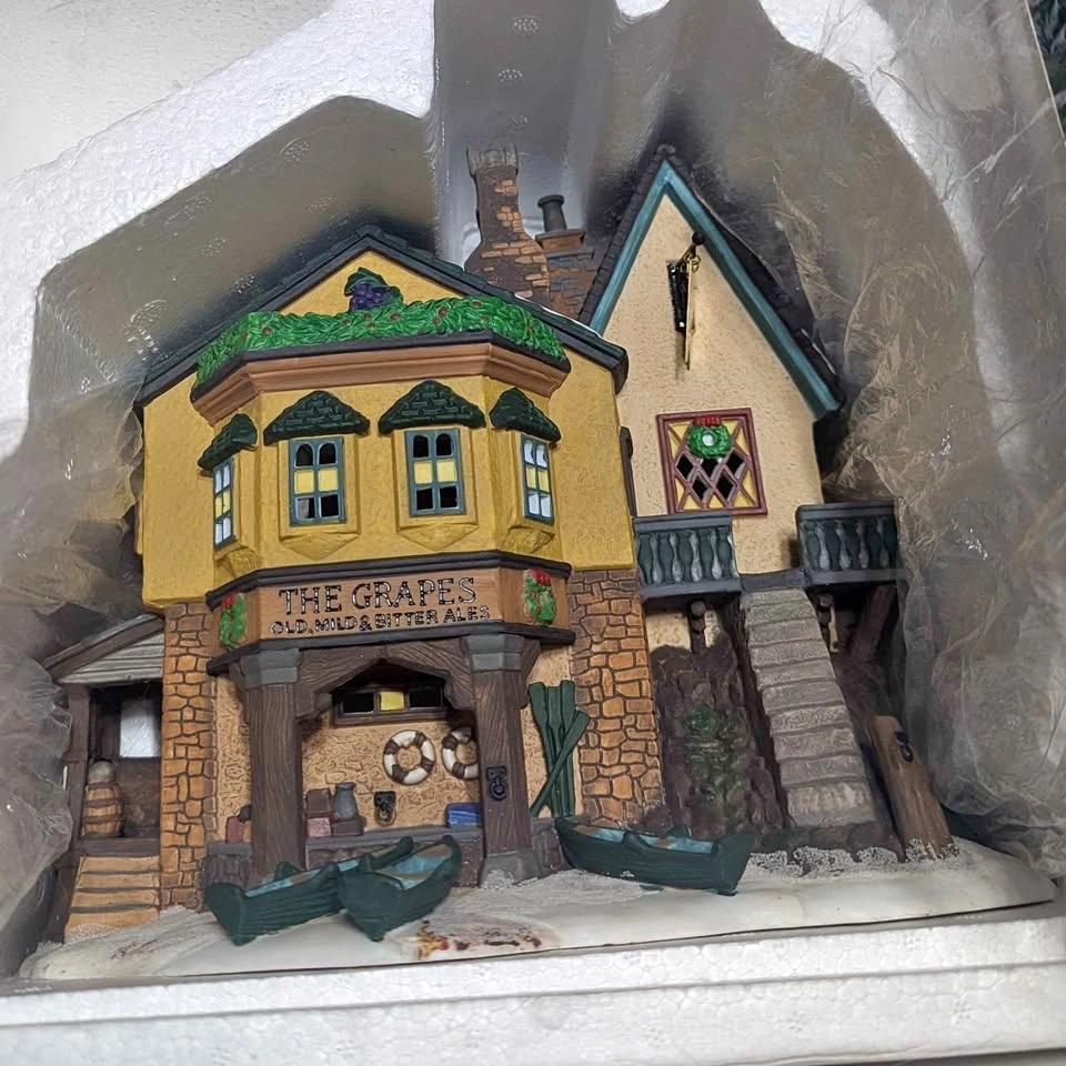 Department 56 - Dickens' Village Series, Charles Dickens Heritag