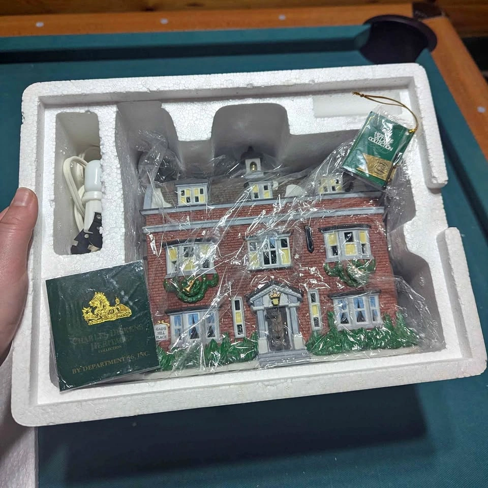 Dept 56 - Dickens' Village Series, Gad's Hill Place, 1997