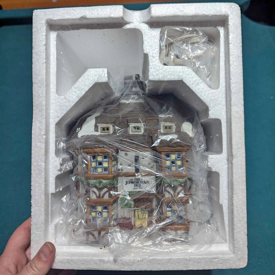 Dept 56 - Dickens' Village Series - Sir John Falstaff Inn
