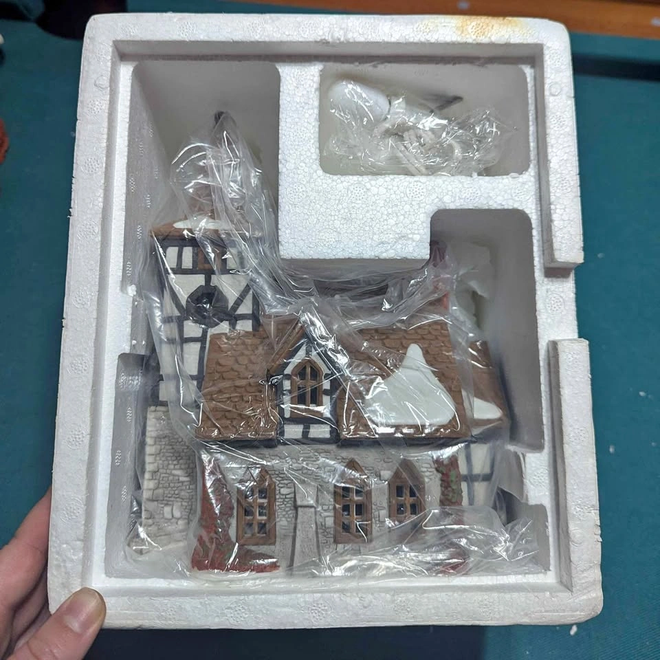 Department 56 - Dickens' Village Series - Old Michaelchurch