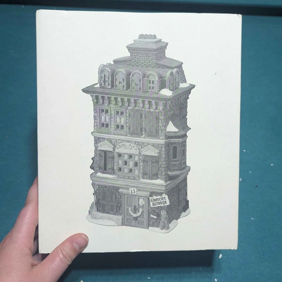 Department 56 - Dickens' Village Series - The Flat Of Ebenezer S - photo 3