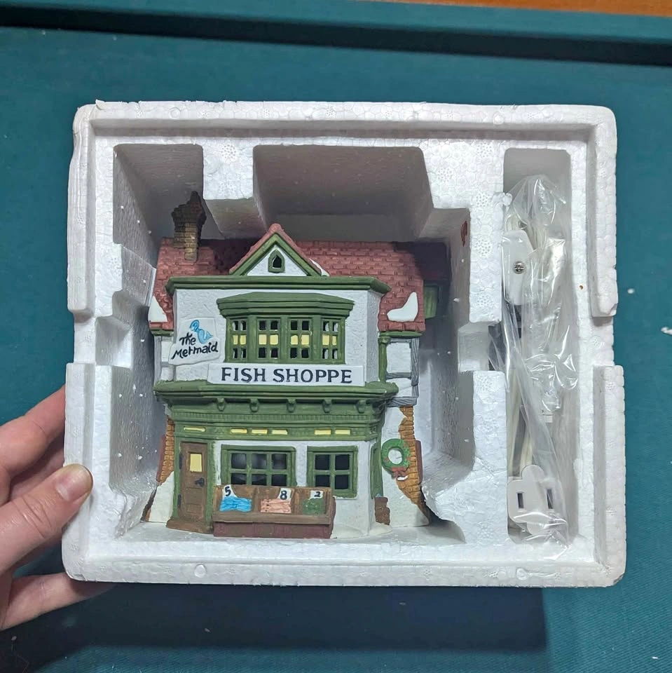 Department 56 - Dickens' Village Series - The Mermaid Fish Shopp