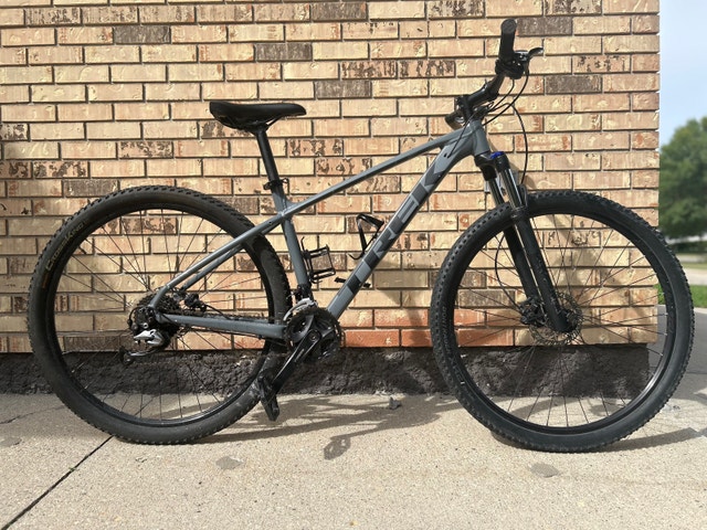 Trek Marlin 7 29” Mountain Bike 18.5inch Frame - photo 2