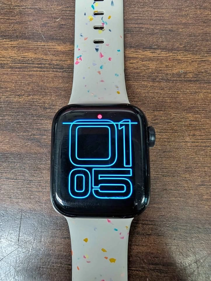 Apple Watch SE GEN 2 40mm Unlocked with 99% battery health