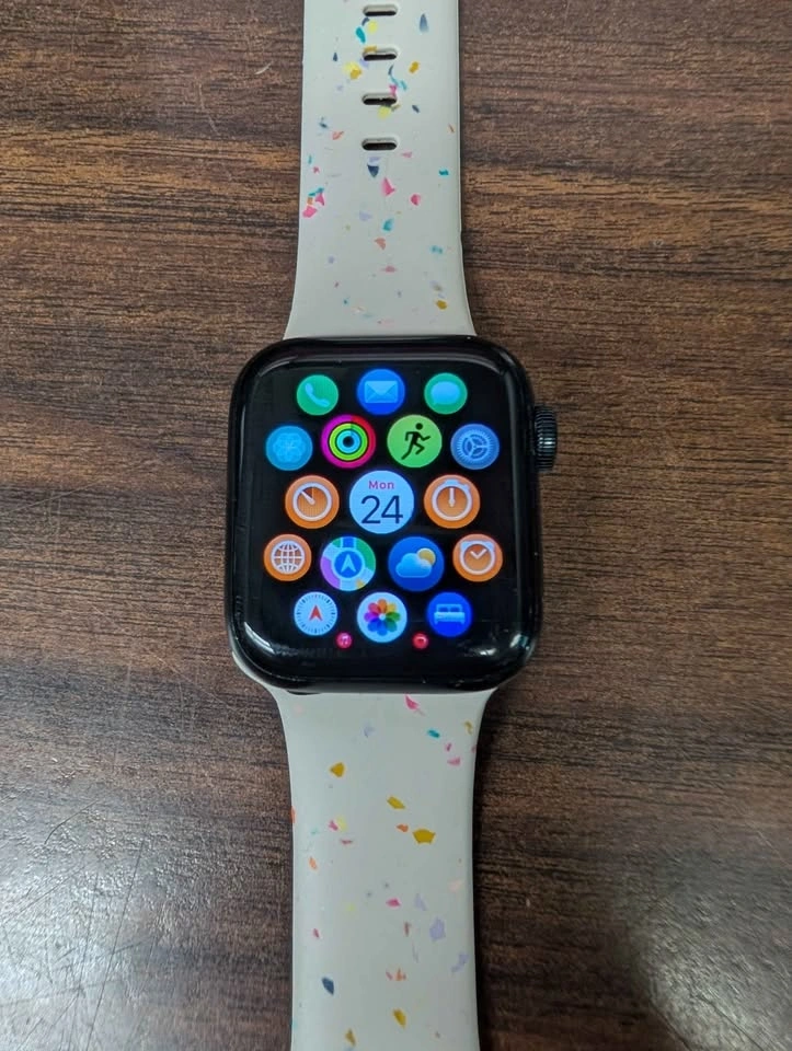 Apple Watch SE GEN 2 40mm Unlocked with 99% battery health - photo 2
