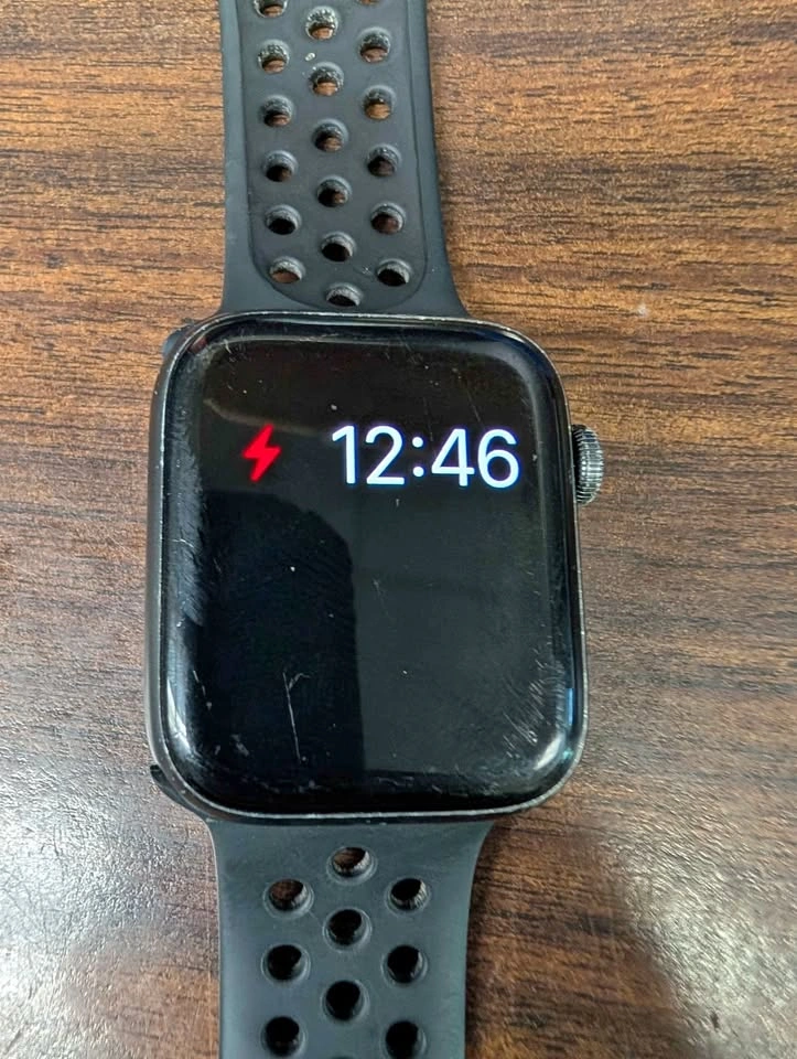 Apple Watch SE GEN 1 unlocked 44mm Aluminum Case