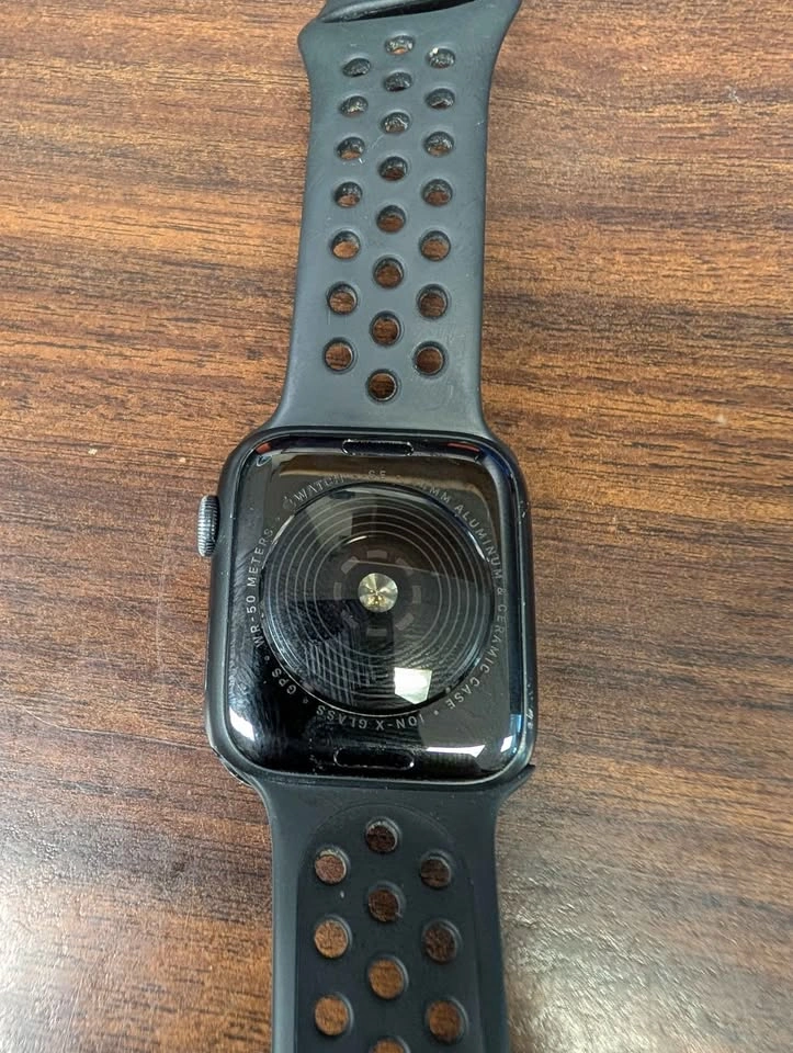 Apple Watch SE GEN 1 unlocked 44mm Aluminum Case - photo 2
