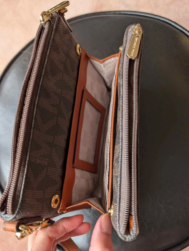 Michael Kors crossbody wallet - photo 2