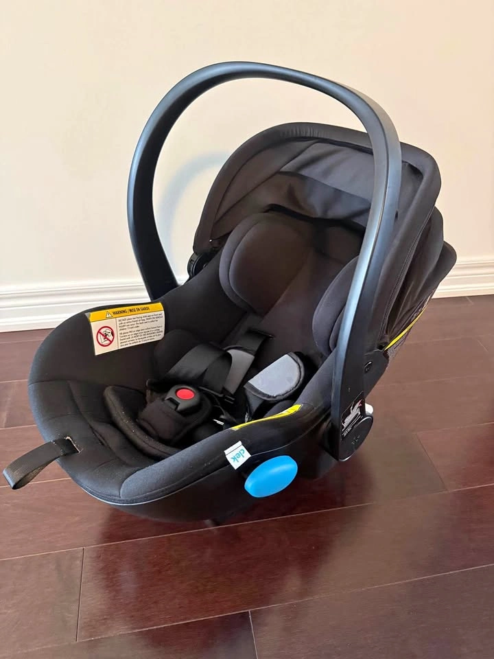Clek Liing Car seat with base and 2-piece infant insert