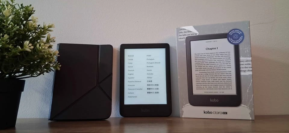 Kobo Clara BW eReader with SleepCover