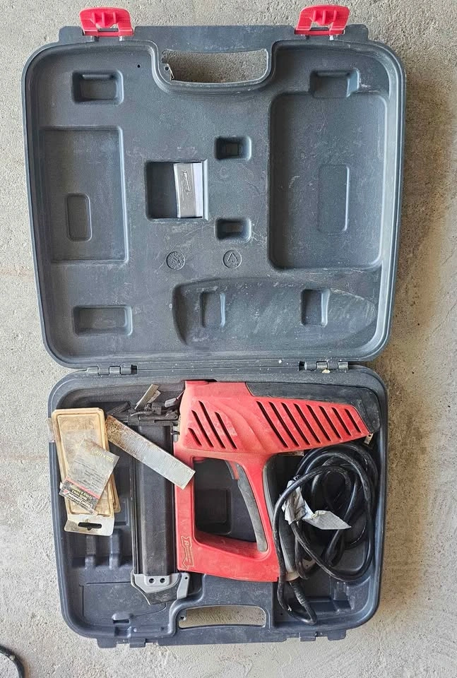 Garage Sale: Arrow Staple Gun Kit - photo 2