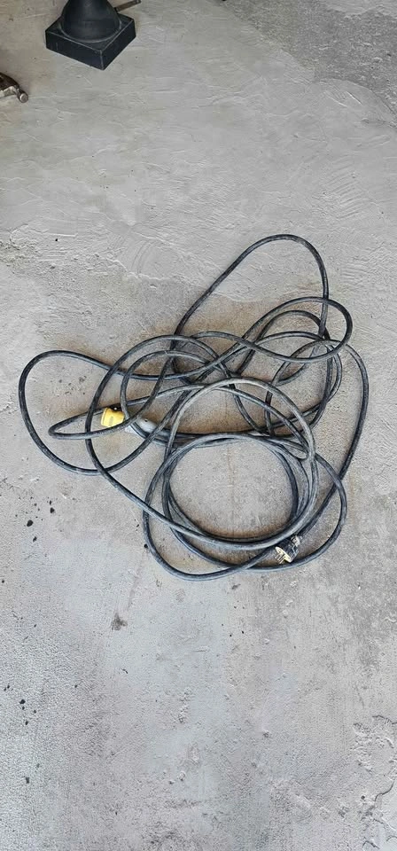 Garage Sale: Wire brush Set and Extension Cords - photo 2