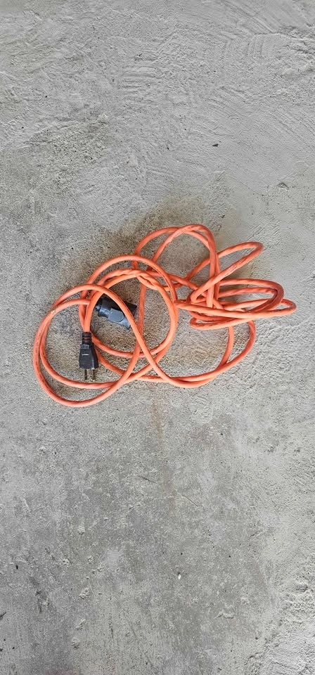 Garage Sale: Wire brush Set and Extension Cords - photo 3