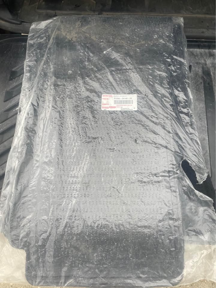 Toyota Tundra OEM floor mats - photo 3