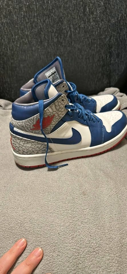 Jordan 1 Mid True Blue