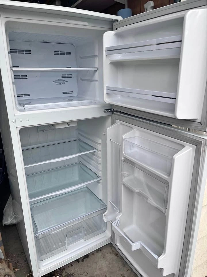 Danby Designer 9.1 cu. ft. Fridge/Freezer