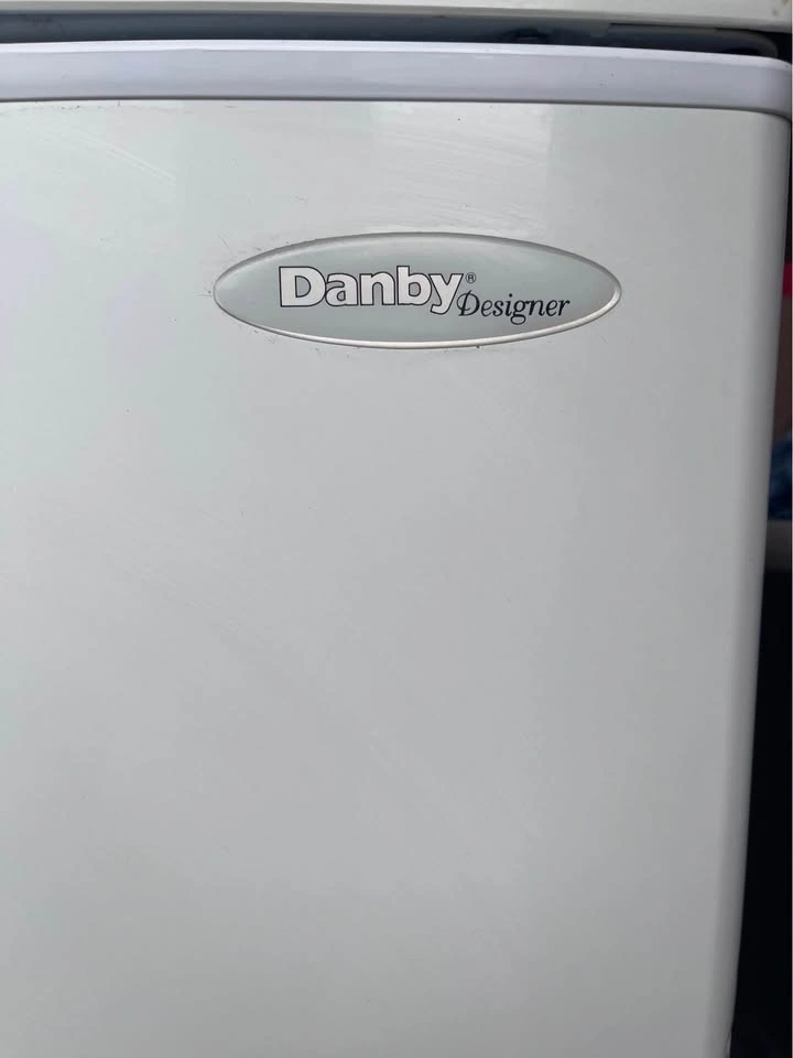 Danby Designer 9.1 cu. ft. Fridge/Freezer - photo 2