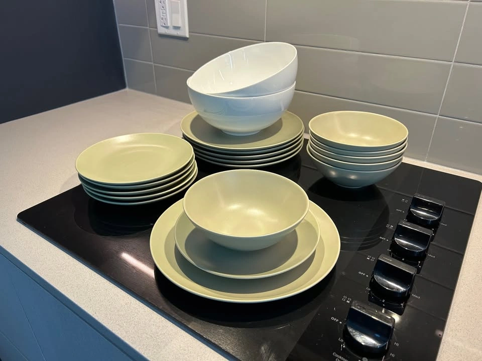 IKEA FÄRGKLAR Matte Green Dinnerware Set – 20 Pieces