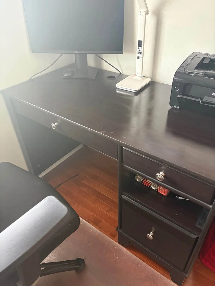 Wooden Study Table - Excellent Condition - photo 2
