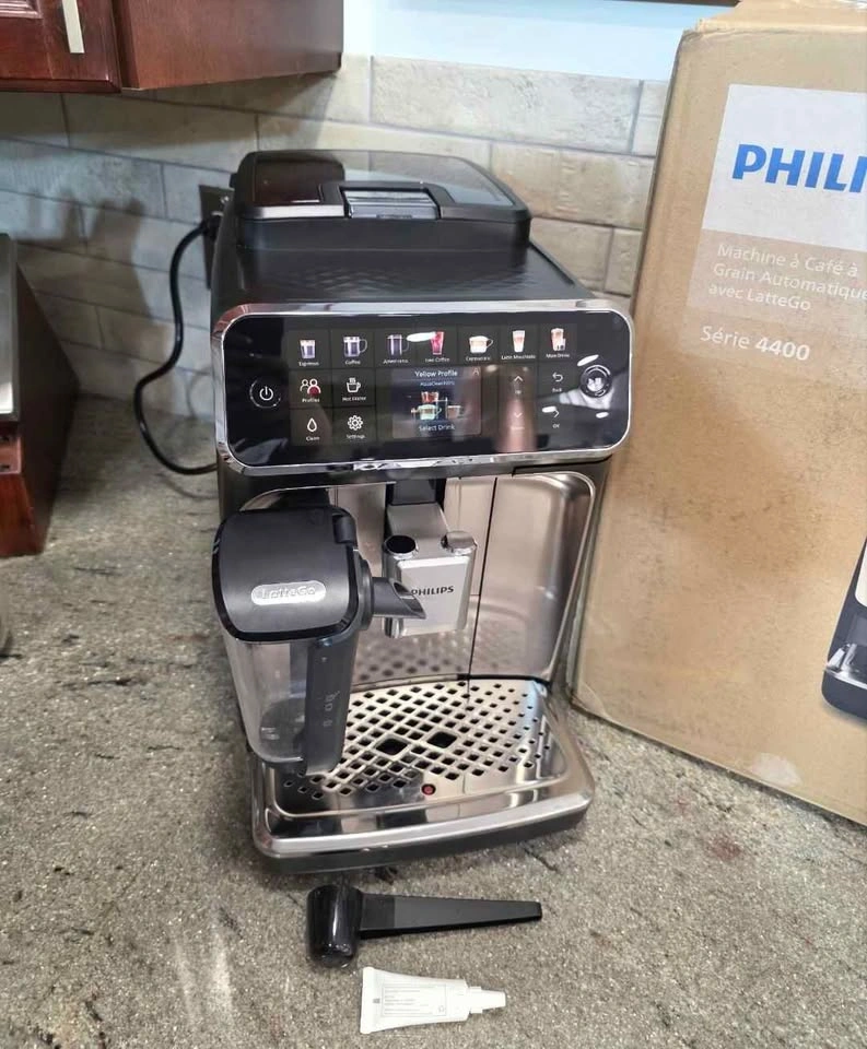 Philips 4400 Series LatteGo Fully Automatic Espresso Machine - photo 2