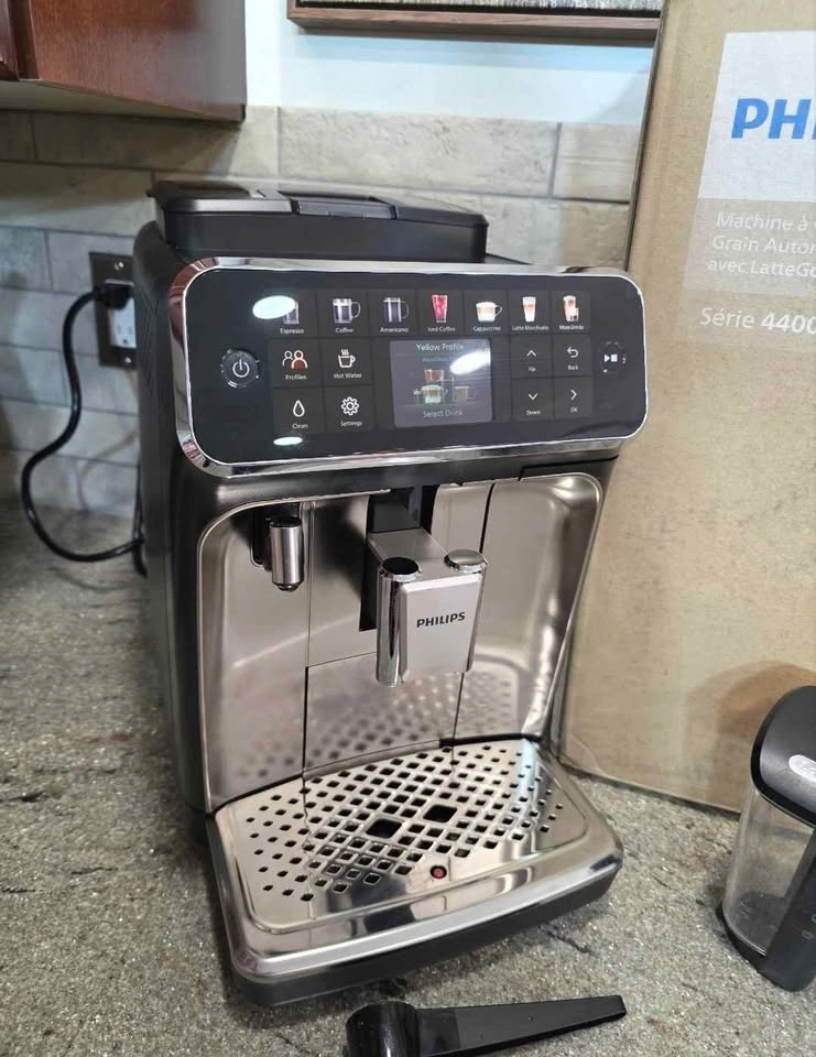 Philips 4400 Series LatteGo Fully Automatic Espresso Machine - photo 3