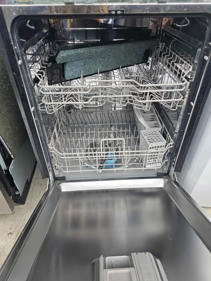Midea 24" Built-In Dishwasher For Sale - photo 3