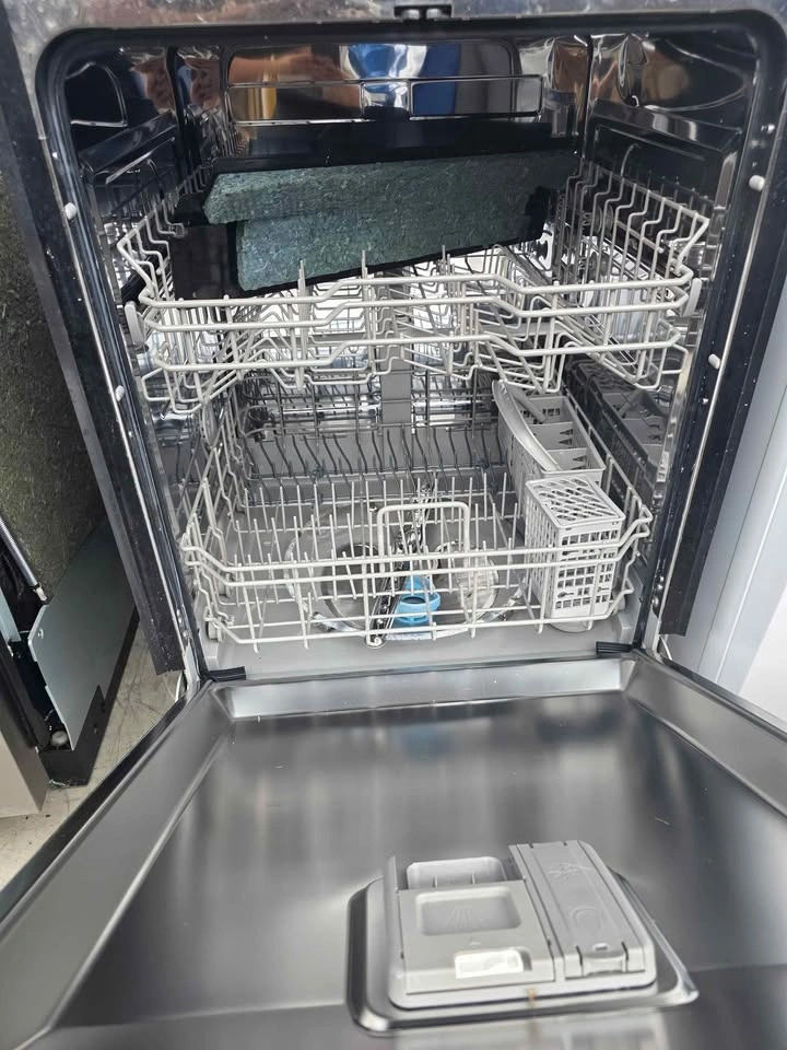Midea 24" Built-In Dishwasher For Sale - photo 5