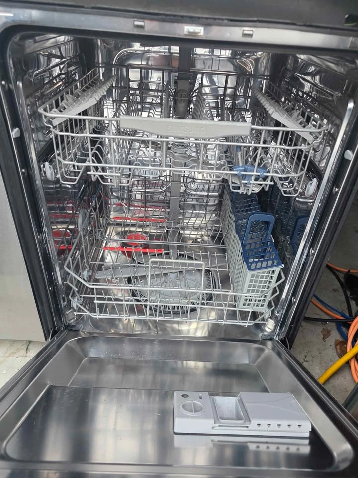 Samsung 24" Stainless Steel Dishwasher For Sale - photo 3
