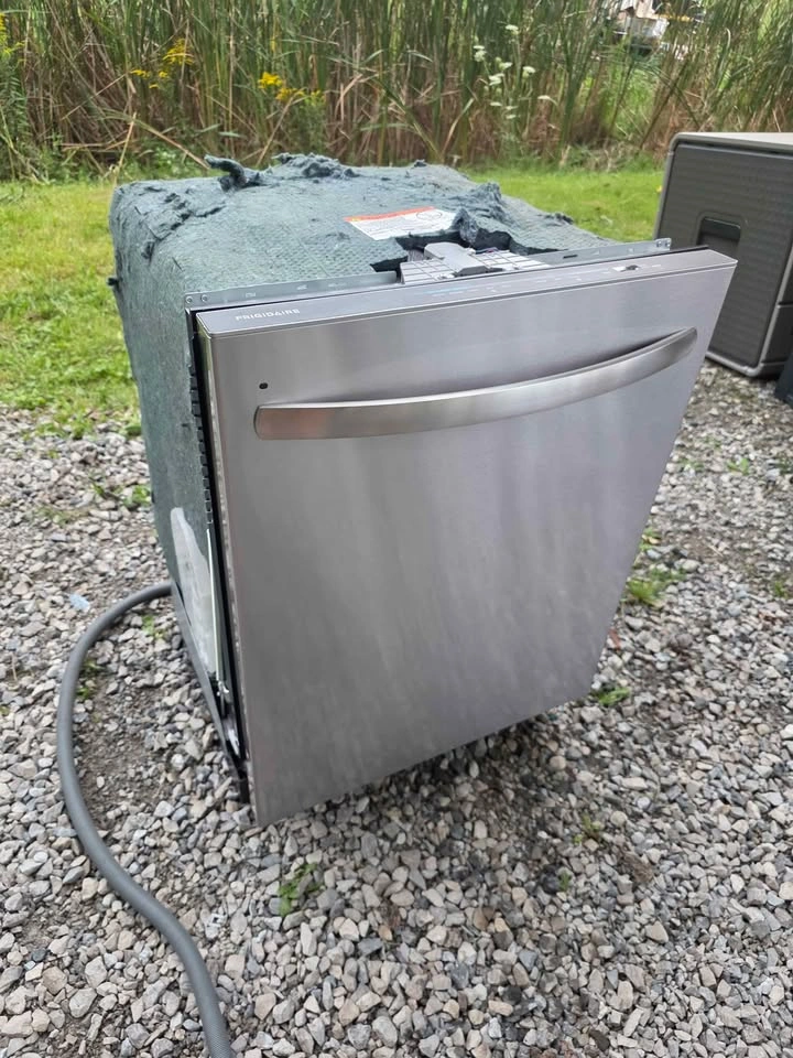 Frigidaire 24" Stainless Steel Dishwasher For Sale - photo 2