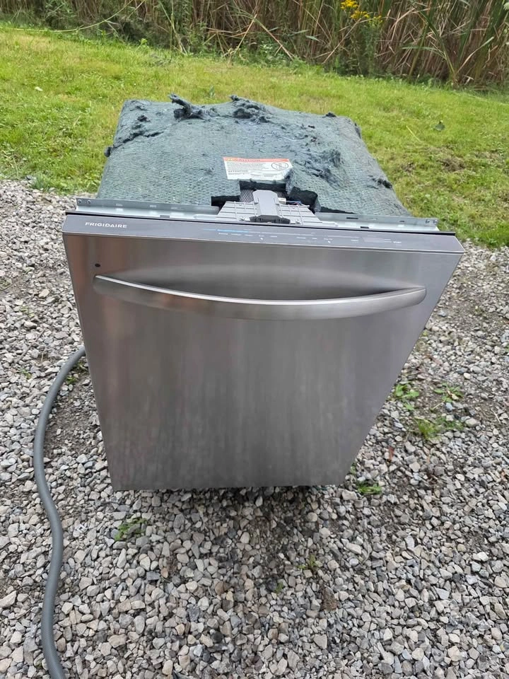 Frigidaire 24" Stainless Steel Dishwasher For Sale - photo 4