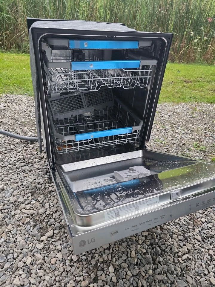 LG QuadWash Stainless Steel Dishwasher For Sale - photo 4